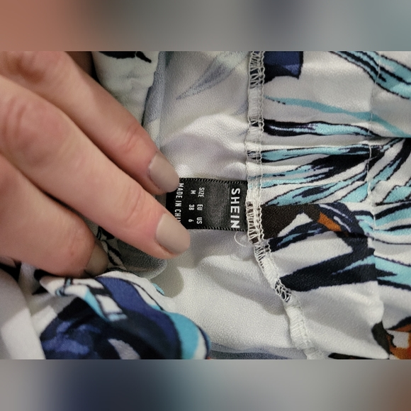 High rise shorts - Picture 3 of 4